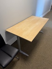 Höhenverstellbarer Büro