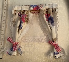 Gardine mit Gardinenkasten