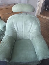 Eckcouch mit Sessel grün ausziehbar Schäden am Stoff bei Couch und Sessel 