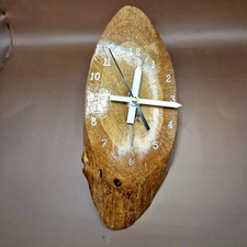 Wanduhr aus Naturholz