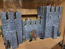 Elastolin -Burg  Diorama Inklusive  der 18  Figuren, ,7 cm ,schön, top