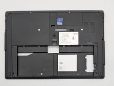 Fujitsu LifeBook U745 Bottom /