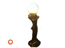 1960er italienische Art Deco Standlampe Frau trägt Kugel  Porzellan  50cm