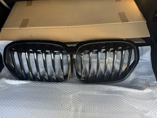 Ziergitter Nieren Frontgrill schwarz glänzend BMW X1 F48 LCI