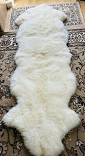 2er Lammfell Sesselschoner,Vorleger Teppich in weiß, aus 2 Schaffellen für Bett