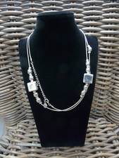 Schmuckart - Tolle lange Kette silberfarben Würfel und Kugeln L 90-97 cm