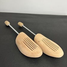 Schuhspanner Schuhdehner / Knick- und Faltenschutz / aus Echtholz / atmungsaktiv