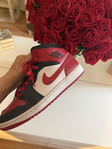 Nike air jordan mid - 1,