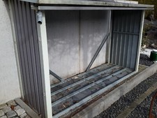 Brennholzunterstand aus Metall