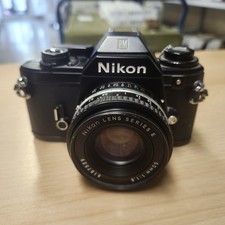 Nikon EM Kamera mit Series E 1.8 / 50mm Objektiv