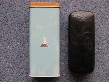 Fossil Brillenetui Hartschale