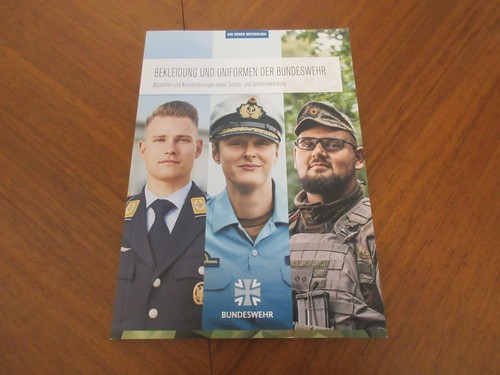 Uniformen und - und, der