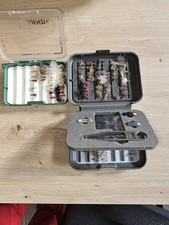 Fliegen Angel Set Forellenfliegen Angelköder in 2 Fliegen Boxsen Ca.100 Stück 