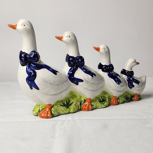 Vintage blue ribbon goose - blue,