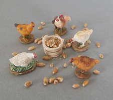 Henne Huhn 4x und 1x Hahn mit Eimer Krippentiere Krippenzubehör T133