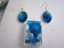 Wunderschönes Schmuckset Anhänger u. Ohrringe in Epoxidharz Glitzer Art.25