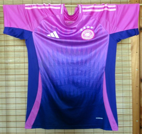 Pinkfarbenes fussball trikot - fussball-trikot,