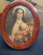 Heilige Therese von Lisieux – religiöses Bild im ovalen Holzrahmen | Vintage