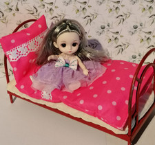 Altes Metallbett für kleine