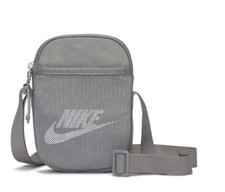 Nike Heritage Essentials