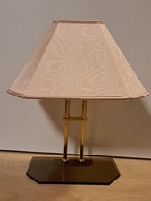 Vereinigte Werkstätten, Wandleuchte mit Glasablage.