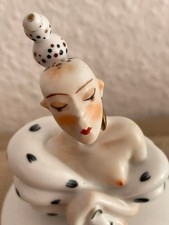 Kati Zorn - Deckeldose mit Porzellanfigur "Die Hochnäsige"  Älteste Volkstedter