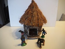 Strohhütte mit figuren - mit,