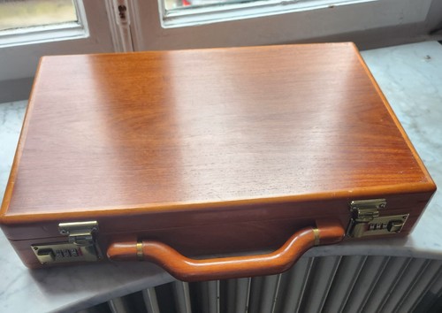 Aktenkoffer aus holz - aus,