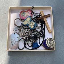 Verschiedene Ketten, Anhänger, Holzkreuz, Schutzengel, hab dich lieb