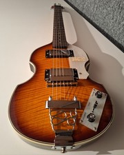 Career E-Gitarre Beatles Bass Form von 1997 rar