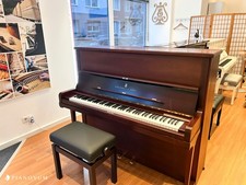 STEINWAY & SONS Klavier V-125