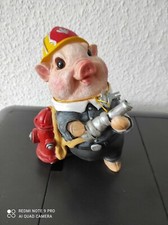 Spardose mit Schlüssel, Figur: " Feuerwehrmann/ Frau ", aus Steinharz,18 cm hoch