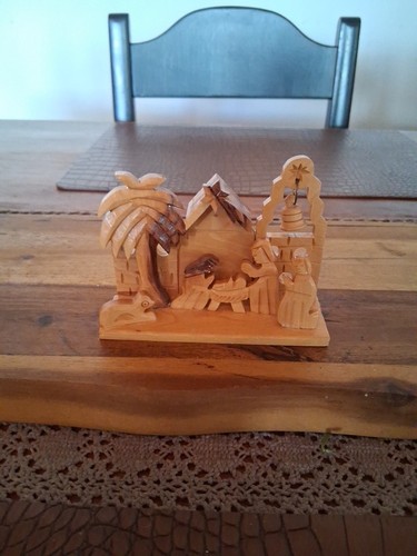 Kleine krippe aus holz - krippe,
