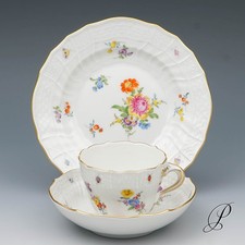 Meissen Mokkagedeck Neubrandenstein mit Blumen und Insektenmalerei