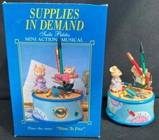 Enesco Supplies In Demand / Mäuse Büro Mini Action Musical Musik-Spieluhr NEU!