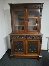 Ausgefallene Historismus-Vitrine / Buffet-Schrank aus Nussbaum – Neo-Renaissance