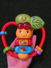 VTech Lustige Apfelrassel Babyspielzeug Musik Geräusche Lernspielzeug Kinder