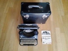 Antike Reiseschreibmaschine "Mercedes-Prima", Baujahr 1934.