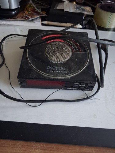 Alter radiowecker mit kabel - radiowecker,