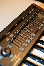 Behringer Deepmind 6 Analoger Synthesizer Top Zustand