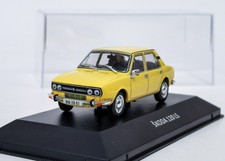 Skoda 120 LS (1977) gelb + Plexiglasbox DeA 1:43