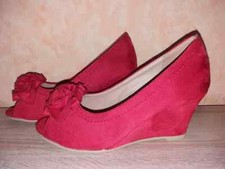 Rockabilly Peeptoe Pumps NEU Gr. 35 kirschrot & Velours mit Keilabsatz & Blüte
