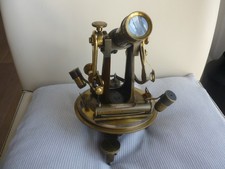 Alter Theodolit von der Firma