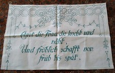 Alter handgestickter Wandbehang mit lustigem Spruch 1