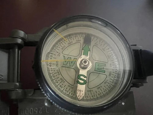 Kompass mit höhenmesser aus - kompass,