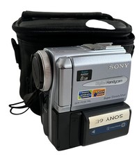 SONY DCR-PC6E PAL Digital Handycam SuperSteadyShot - Carl Zeiss ohne Ladekabel