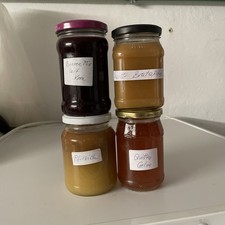 4 Gläser Marmelade/Gelee
