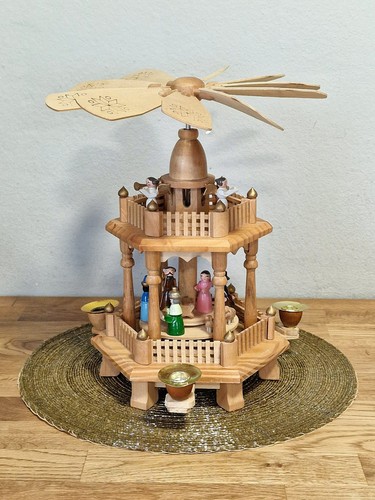 Weihnachtspyramide aus holz - weihnachtspyramide,