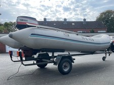 Schlauchboot Bombard- Zodiac mit  Trailer TÜV 08/27 und Aussenboarder 28 PS