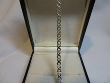 Armband in Weiß-und Gelbgold gearbeitet mit 28 Diamanten